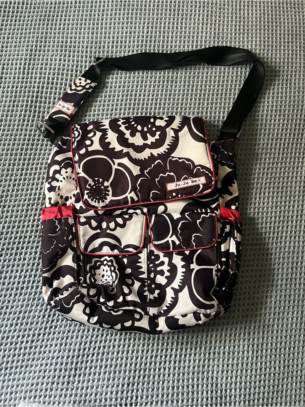 Ju-Ju-Be Be Hip Diaper Bag in the Onyx Blossom print. 
